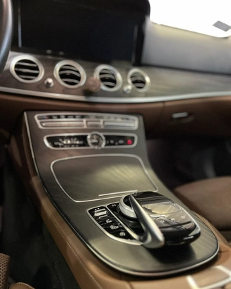 Mercedes-Benz Klasa E cena 139000 przebieg: 189000, rok produkcji 2018 z Oświęcim małe 172